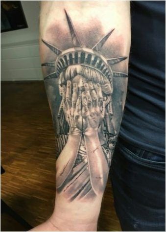 Tattoo & # 171 + Статуя на свободата & # 187 +