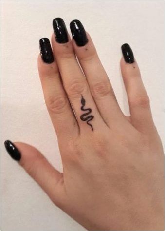 Татуировка на пръстите за момичета