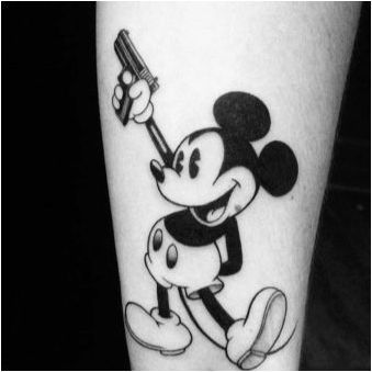 Татуировка с образа на Мики Маус