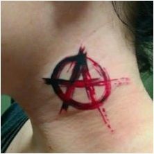 Татуировка с знаци за анархия