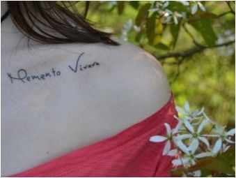 Татуировка за момичета под формата на надписи на латински с превод