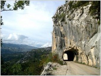Манастир Ostrog в Черна гора: описание и пътуване