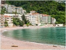 Свети Стефан в Черна гора: плаж, хотели и атракции