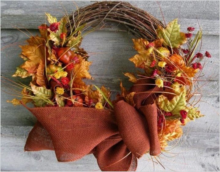 Какви са есенните венци и как да ги направим?