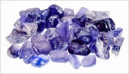 Iolit: описание, стойност и свойства на камък