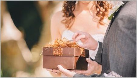 Какви подаръци да представят гостите на сватбата от младоженците?