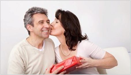 Какво да дадем на съпруга си от 50 години?