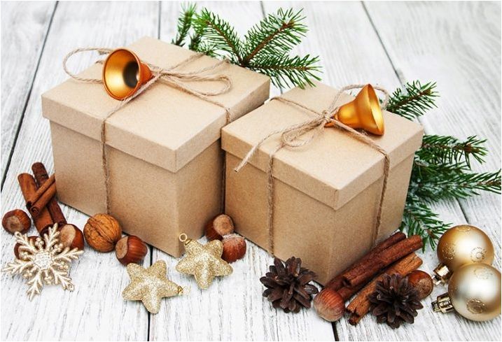 Какво да обгърнете новогодишните подаръци: 4 Отлични опции за опаковка