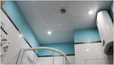 Осветление в банята с опън таван