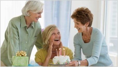 Подаръци за мама за 60 години: най-добрите опции и съвети по избор