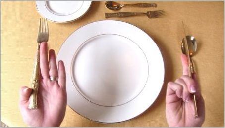 Правила на етикета на масата: Ние изучаваме прибори за хранене