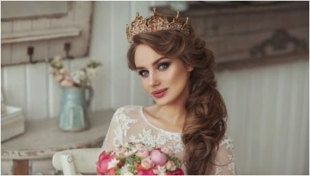 Сватбени прически с корона: как да изберем и да се носят?